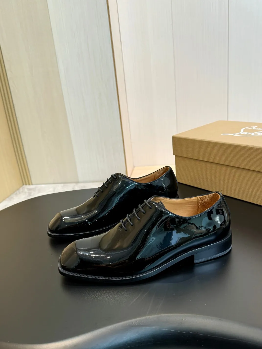 [CL red-soled shoes] Top P: 1020💰 Size 39-44 (⚠️38.45.46 custom-made, non-refundable and non-exchangeable) 🆑High-end men’s business formal leather shoes, original and genuine top-quality goods ••✅💯 Top-quality original order purchasing agent! Original imported patterned cowhide ➕Imported cowhide lining ➕Cowhide feet ➕Original leather outsole~🉑️Feel free to compare the authentic ones!